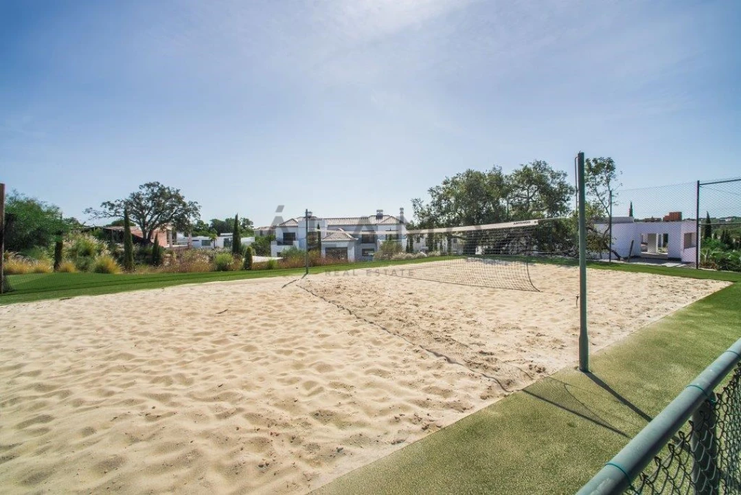 Moradia T6 para Venda em Almancil Foto 17