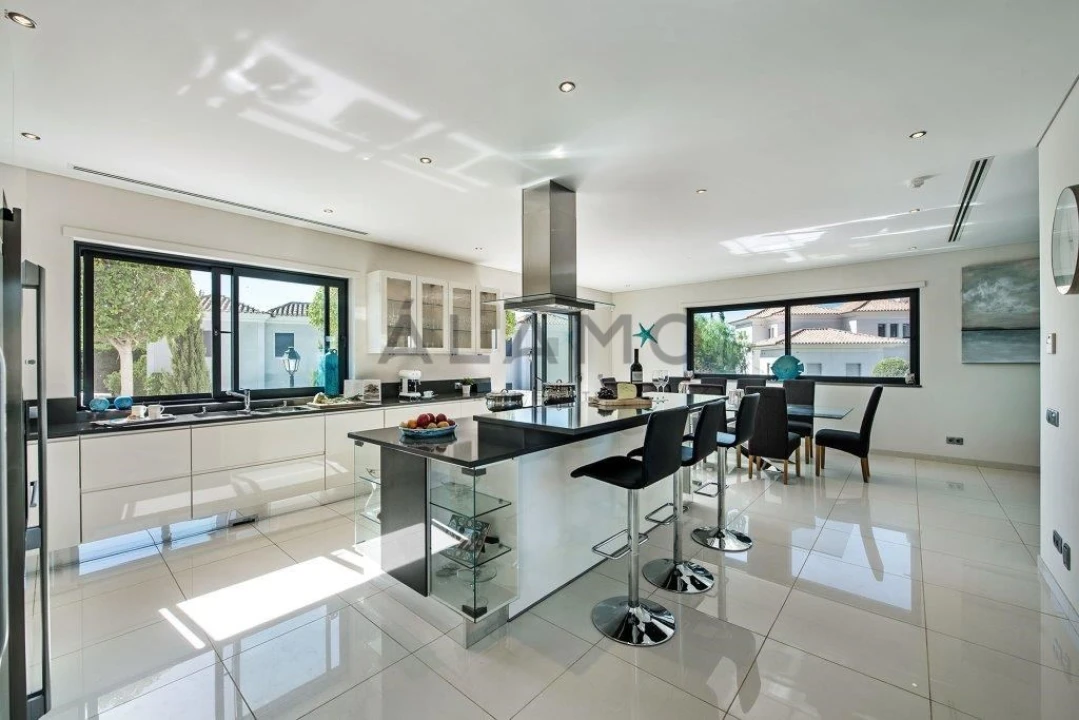 Moradia T6 para Venda em Almancil Foto 2