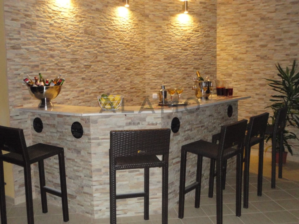 Moradia T8 para Venda em Almancil Foto 5