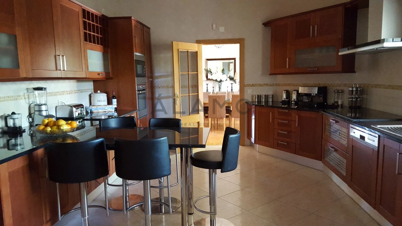 Moradia T8 para Venda em Almancil Foto 10