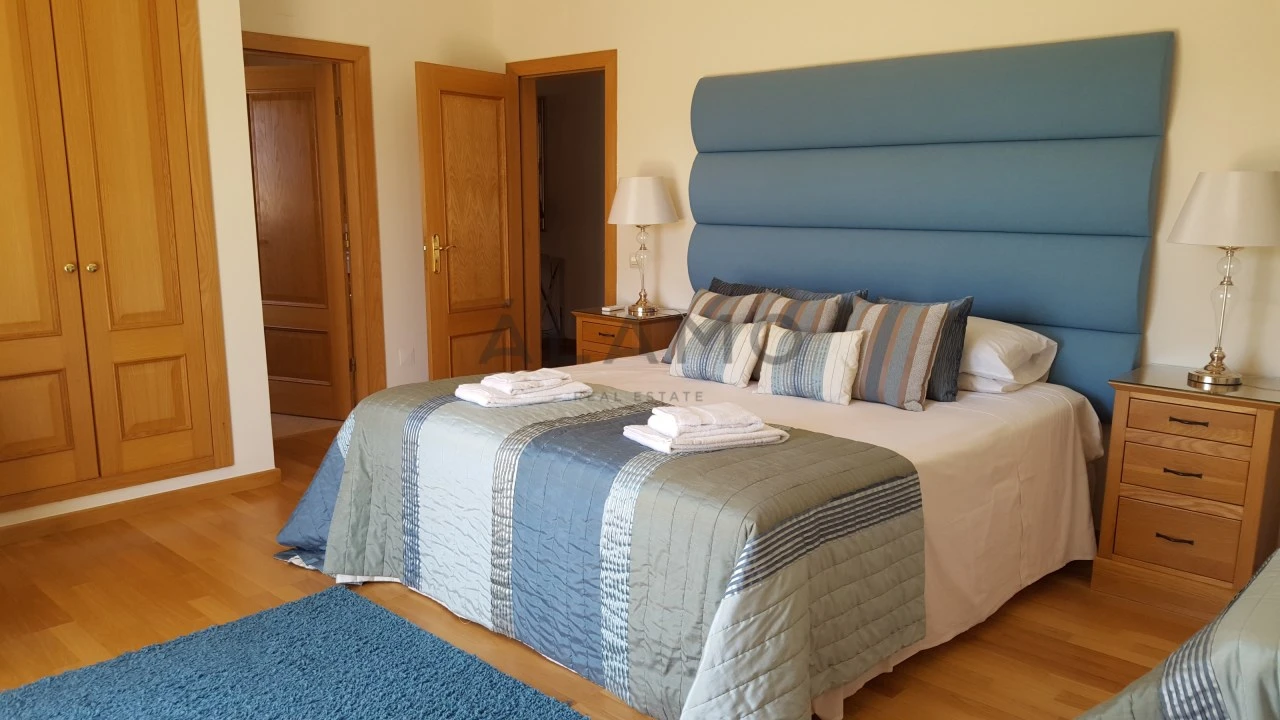 Moradia T8 para Venda em Almancil Foto 13