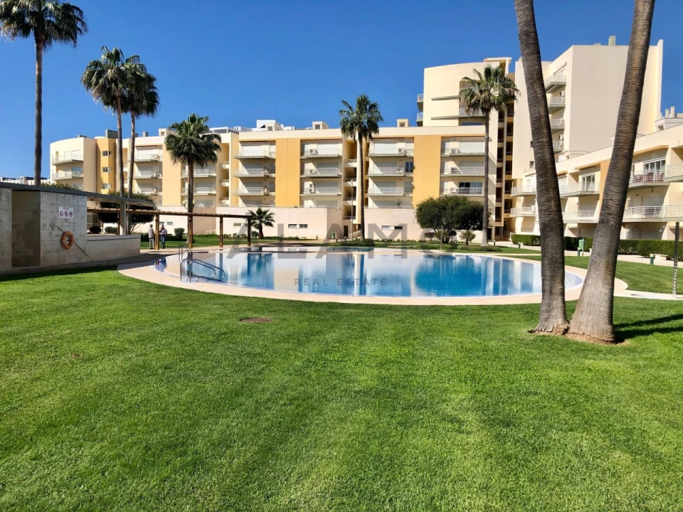 Apartamento T3 para Venda em Quarteira Foto 4