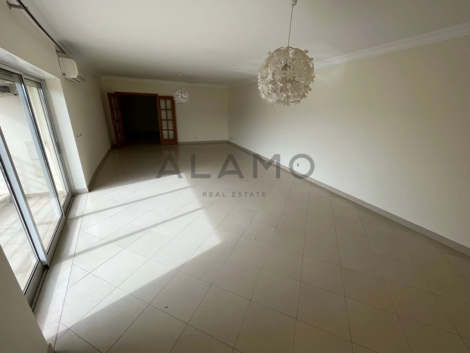 Apartamento T3 para Venda em Quarteira Foto 7