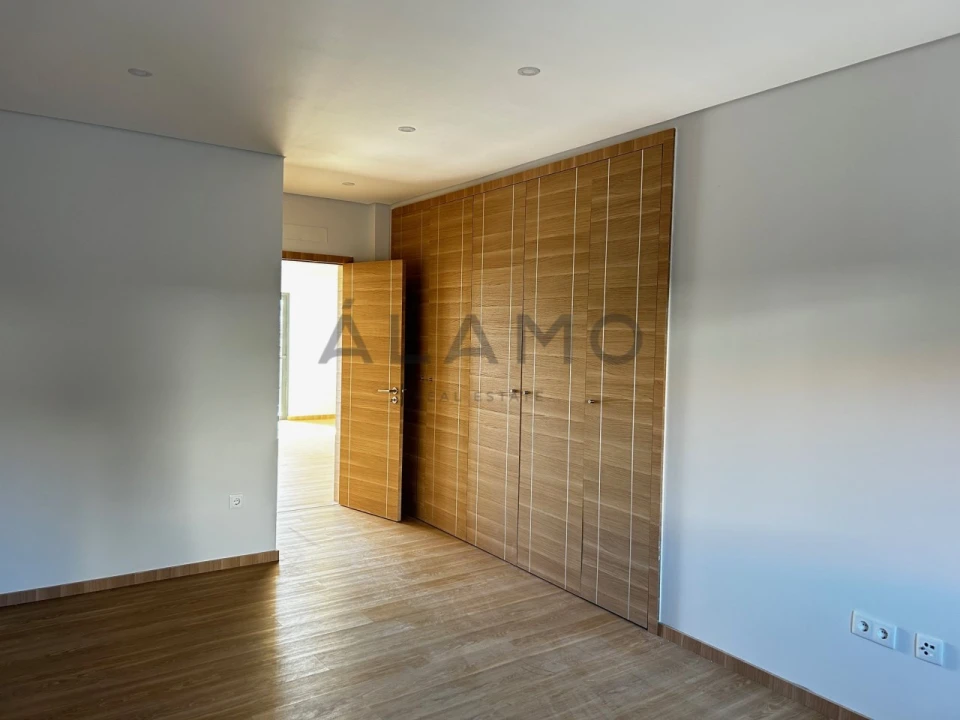 Apartamento T4 para Venda em São Brás de Alportel Foto 4