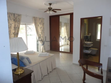Moradia T7 para Venda em Quarteira