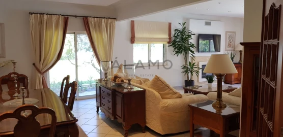 Moradia T7 para Venda em Quarteira