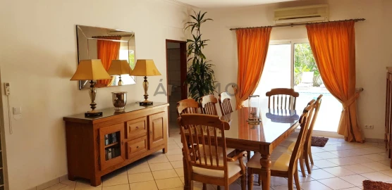 Moradia T7 para Venda em Quarteira