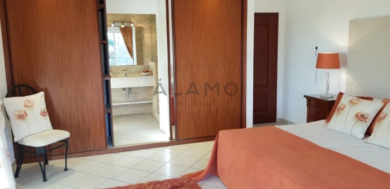 Moradia T7 para Venda em Quarteira