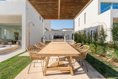 Moradia T3 para Venda em Santa Barbara de Nexe