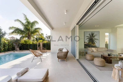 Moradia T3 para Venda em Santa Barbara de Nexe