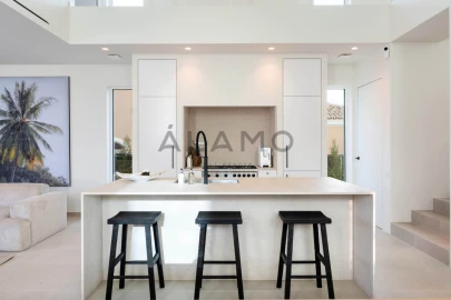 Moradia T3 para Venda em Santa Barbara de Nexe