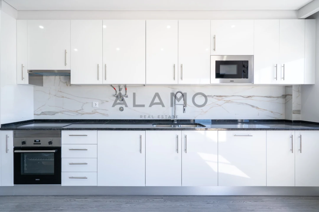 Apartamento T3 para Venda em Quelfes Foto 2