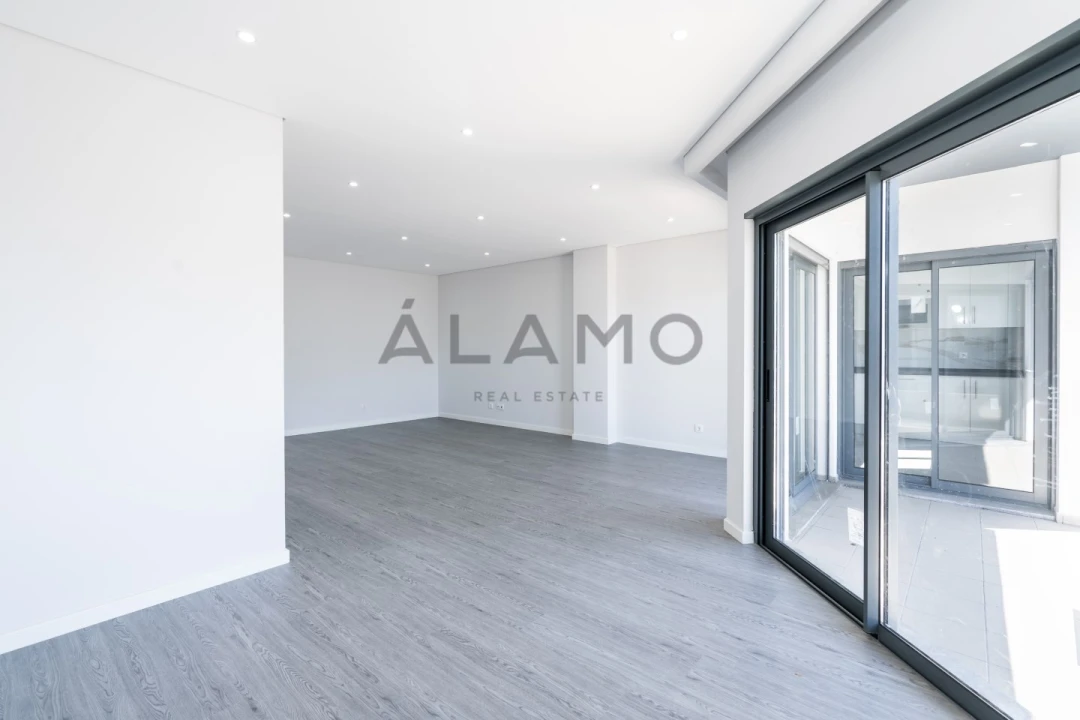 Apartamento T3 para Venda em Quelfes Foto 4