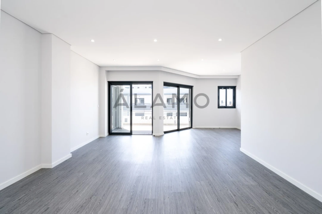 Apartamento T3 para Venda em Quelfes Foto 5