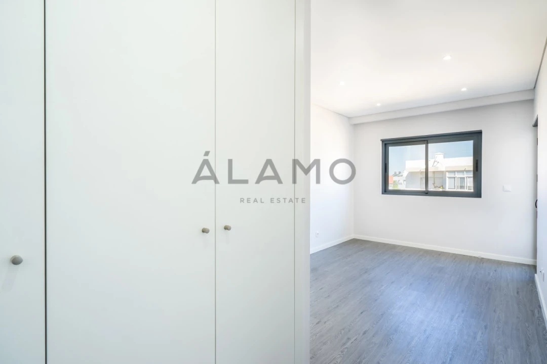 Apartamento T3 para Venda em Quelfes Foto 15