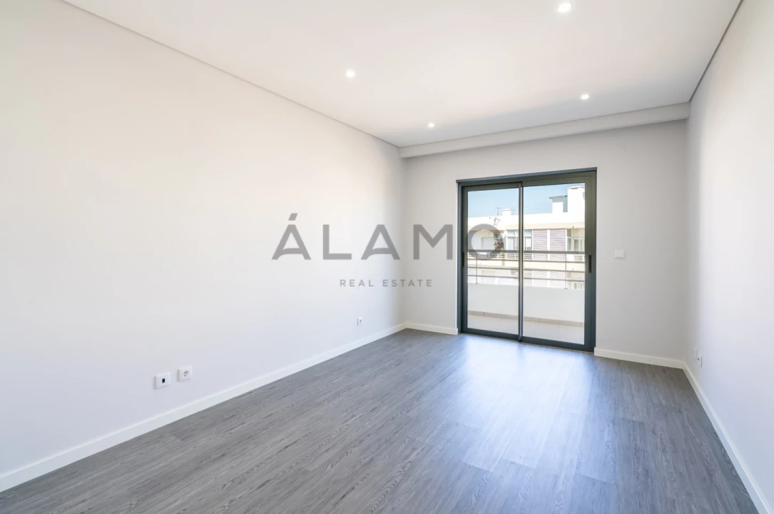 Apartamento T3 para Venda em Quelfes Foto 17