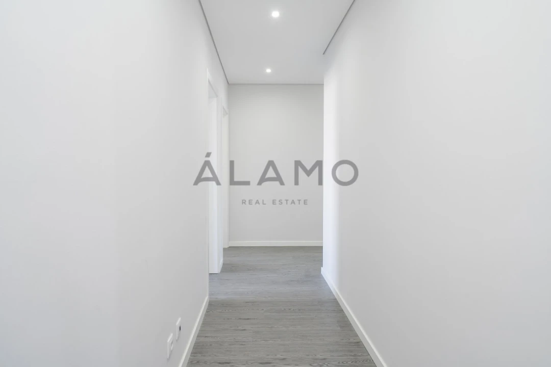 Apartamento T3 para Venda em Quelfes Foto 19