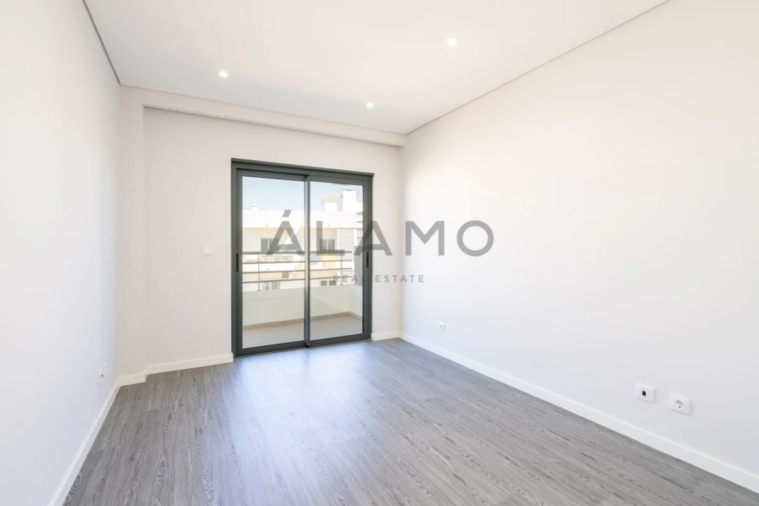 Apartamento T3 para Venda em Quelfes Foto 21
