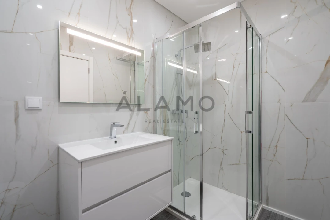 Apartamento T3 para Venda em Quelfes Foto 24