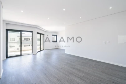 Apartamento T3 para Venda em Quelfes