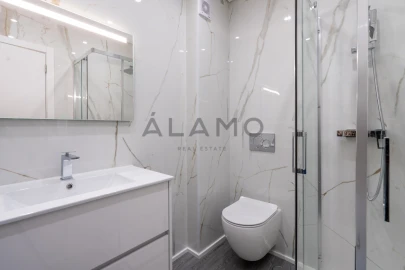 Apartamento T3 para Venda em Quelfes