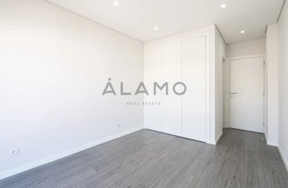 Apartamento T3 para Venda em Quelfes