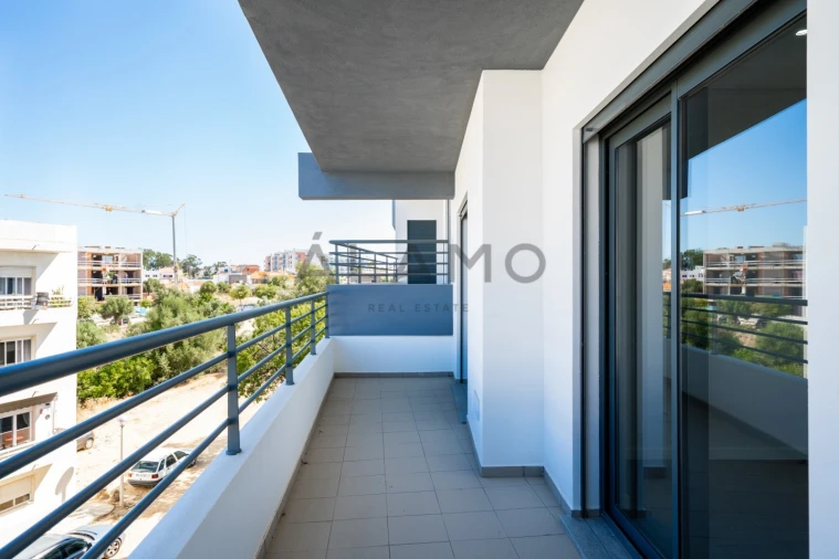 Apartamento T3 para Venda em Quelfes Foto 10