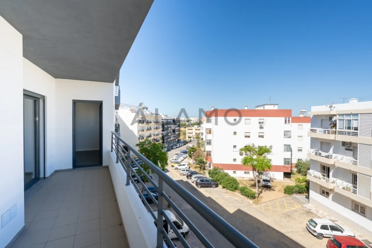 Apartamento T3 para Venda em Quelfes Foto 16