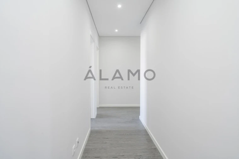Apartamento T3 para Venda em Quelfes Foto 19