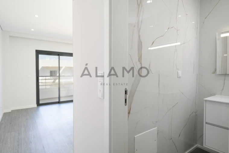 Apartamento T3 para Venda em Quelfes Foto 20