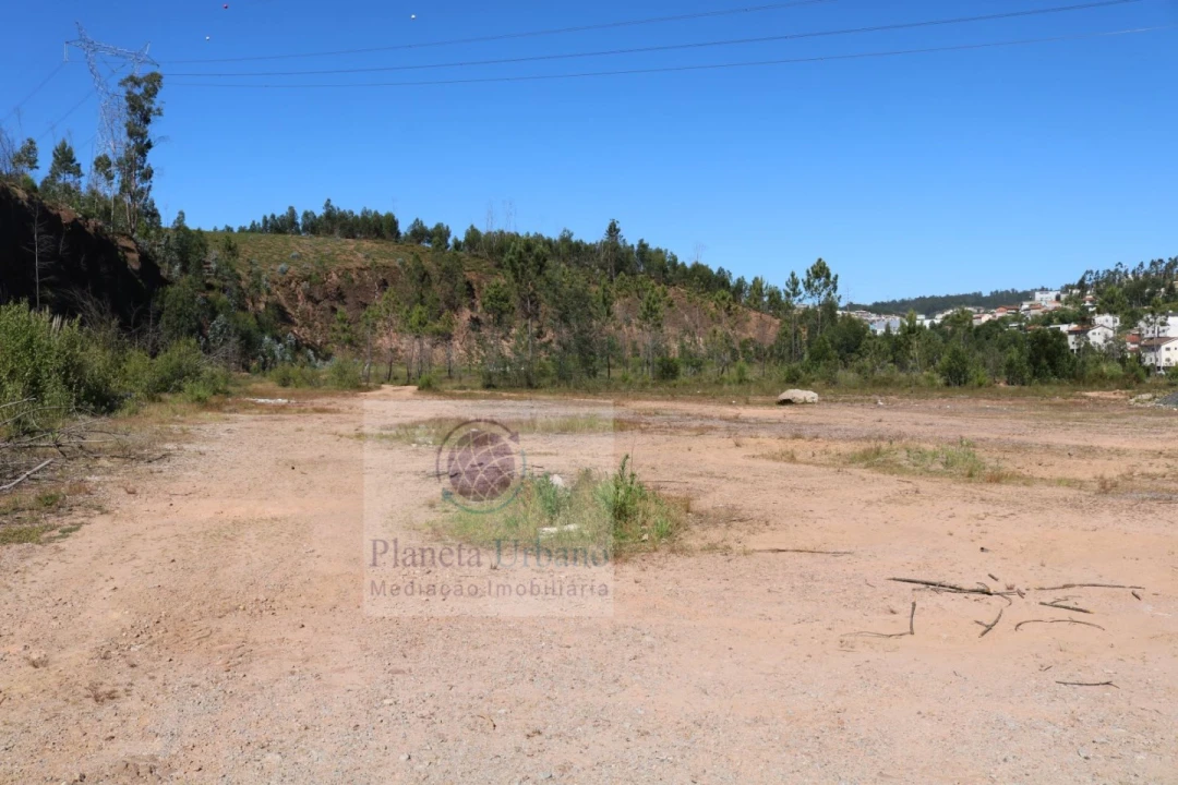 Terreno Comércio / Armazém para Venda em Lordelo Foto 1