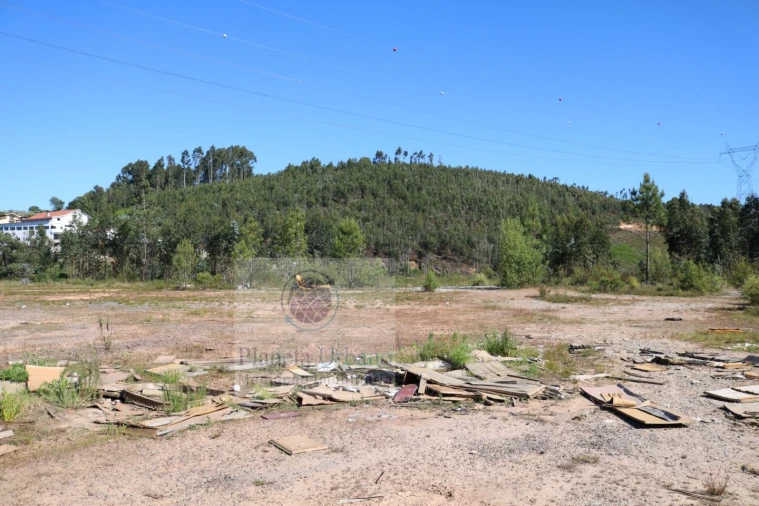 Terreno Comércio / Armazém para Venda em Lordelo Foto 3