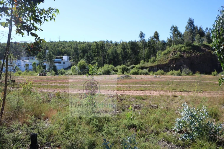 Terreno Comércio / Armazém para Venda em Lordelo Foto 2