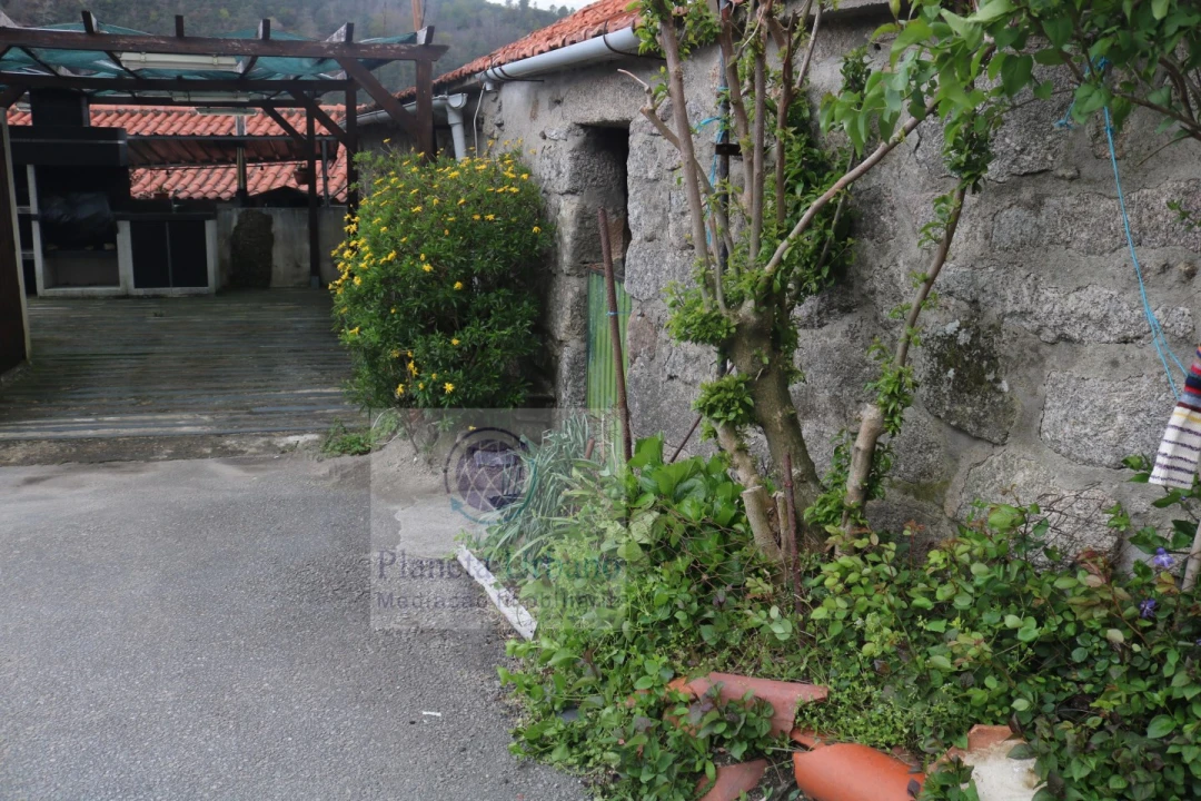 Moradia T2 para Venda em Cinfães Foto 2