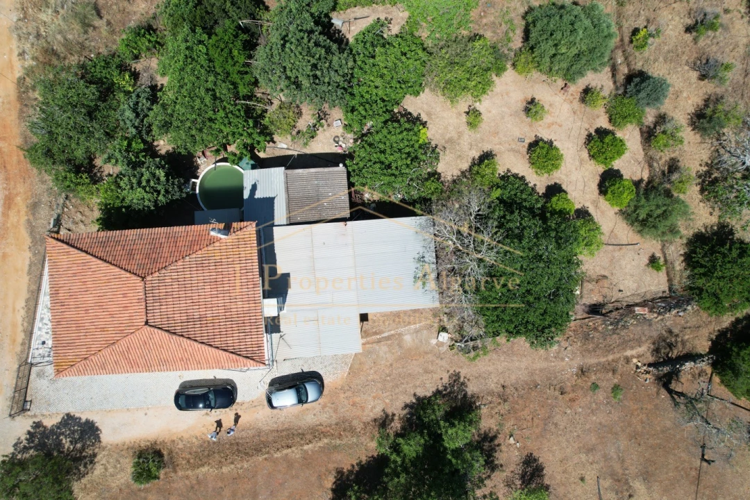 Apartamento T4 para Venda em Santa Barbara de Nexe Foto 2