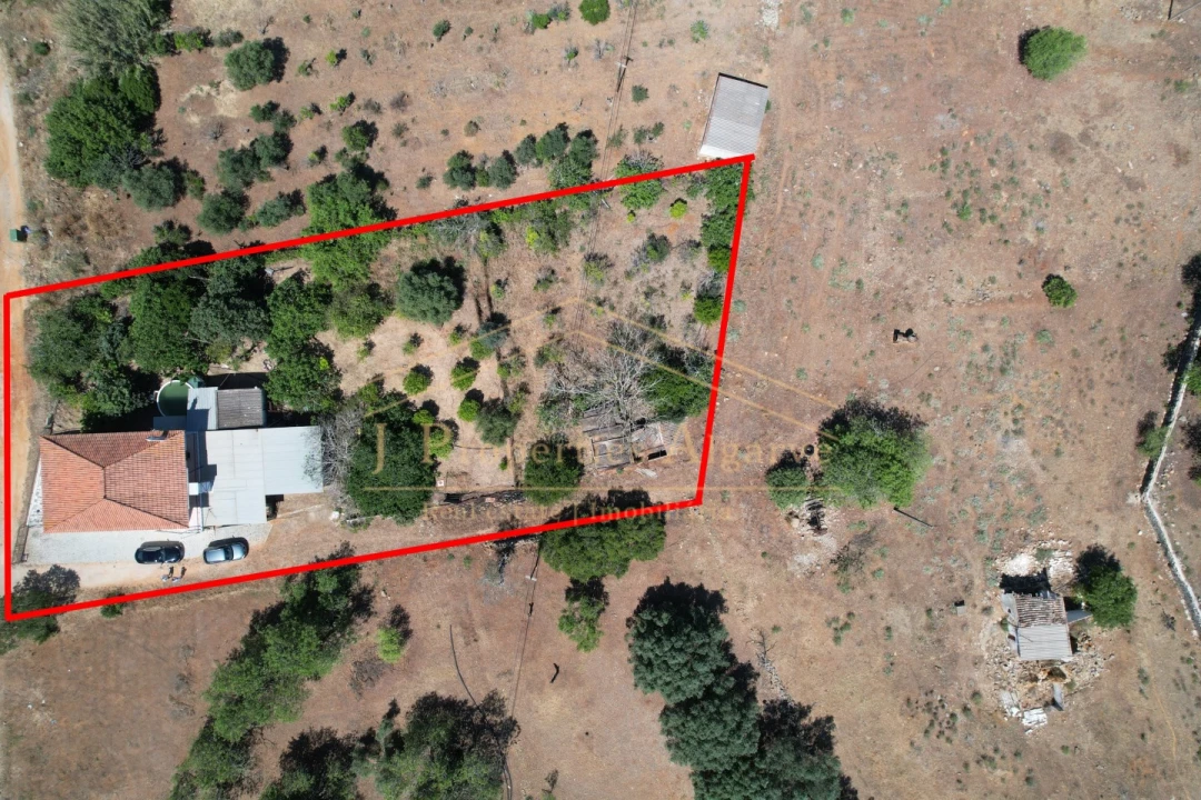 Apartamento T4 para Venda em Santa Barbara de Nexe Foto 3