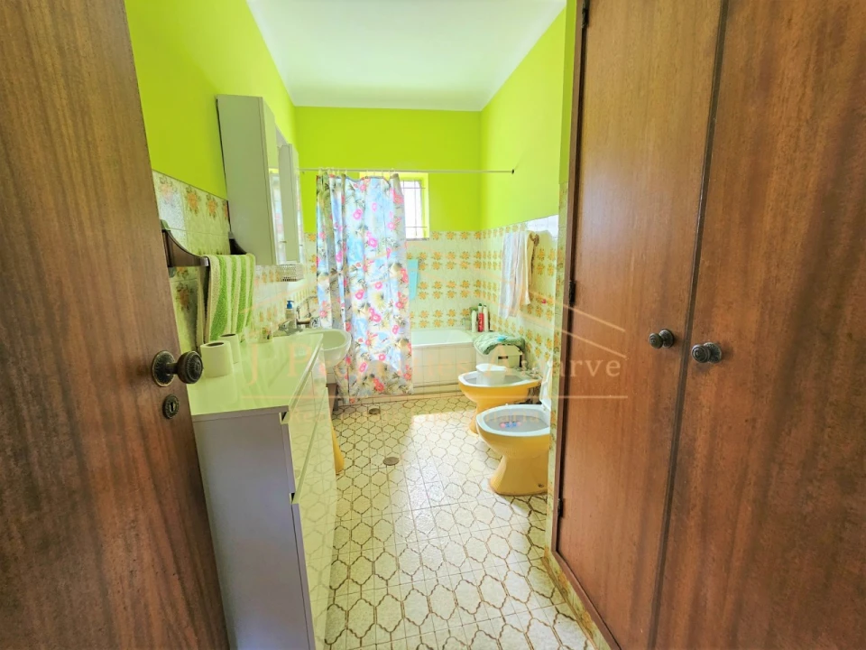 Apartamento T4 para Venda em Santa Barbara de Nexe Foto 13