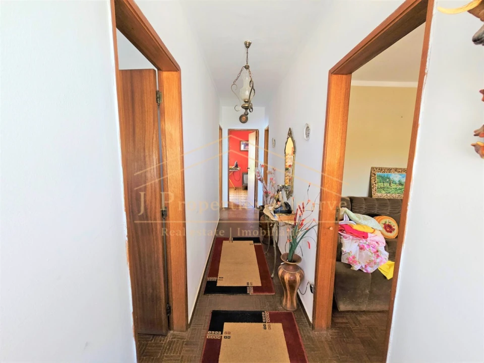 Apartamento T4 para Venda em Santa Barbara de Nexe Foto 16