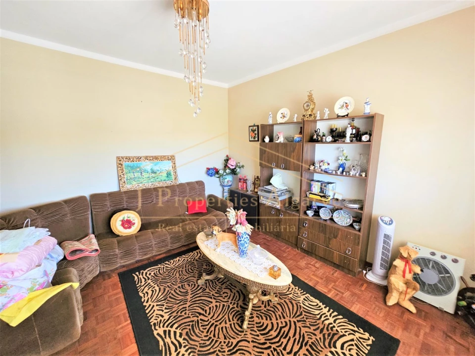 Apartamento T4 para Venda em Santa Barbara de Nexe Foto 18