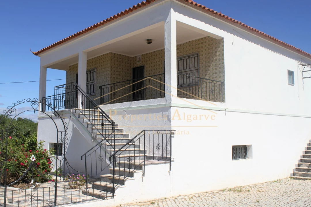 Apartamento T4 para Venda em Santa Barbara de Nexe Foto 6