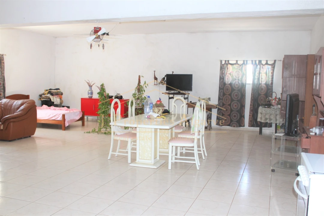 Apartamento T4 para Venda em Santa Barbara de Nexe Foto 20