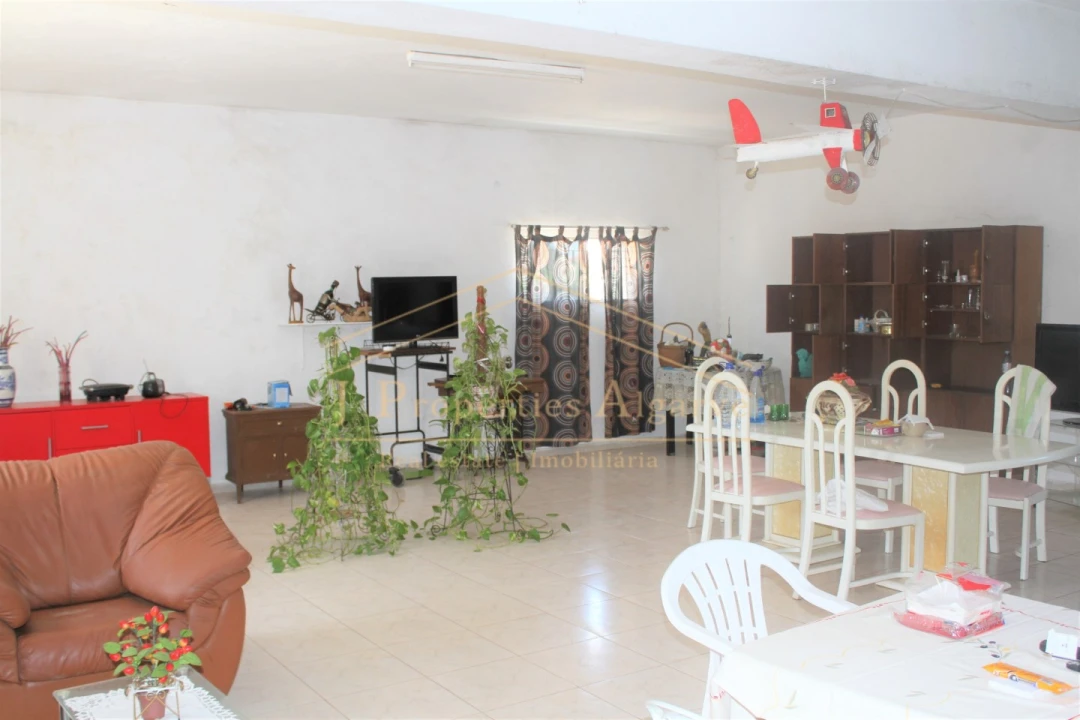 Apartamento T4 para Venda em Santa Barbara de Nexe Foto 22