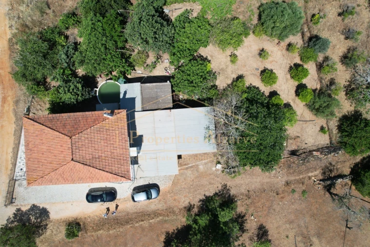 Apartamento T4 para Venda em Santa Barbara de Nexe Foto 2