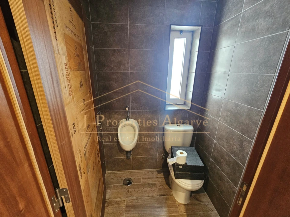 Armazém para Venda em Quarteira Foto 7