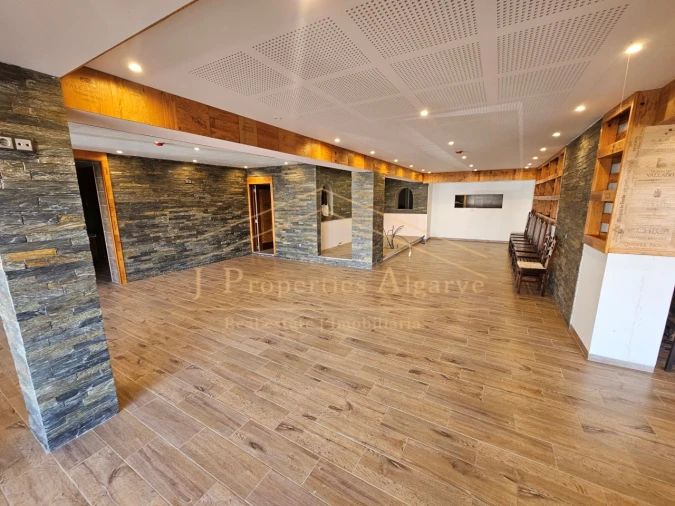 Armazém para Venda em Quarteira