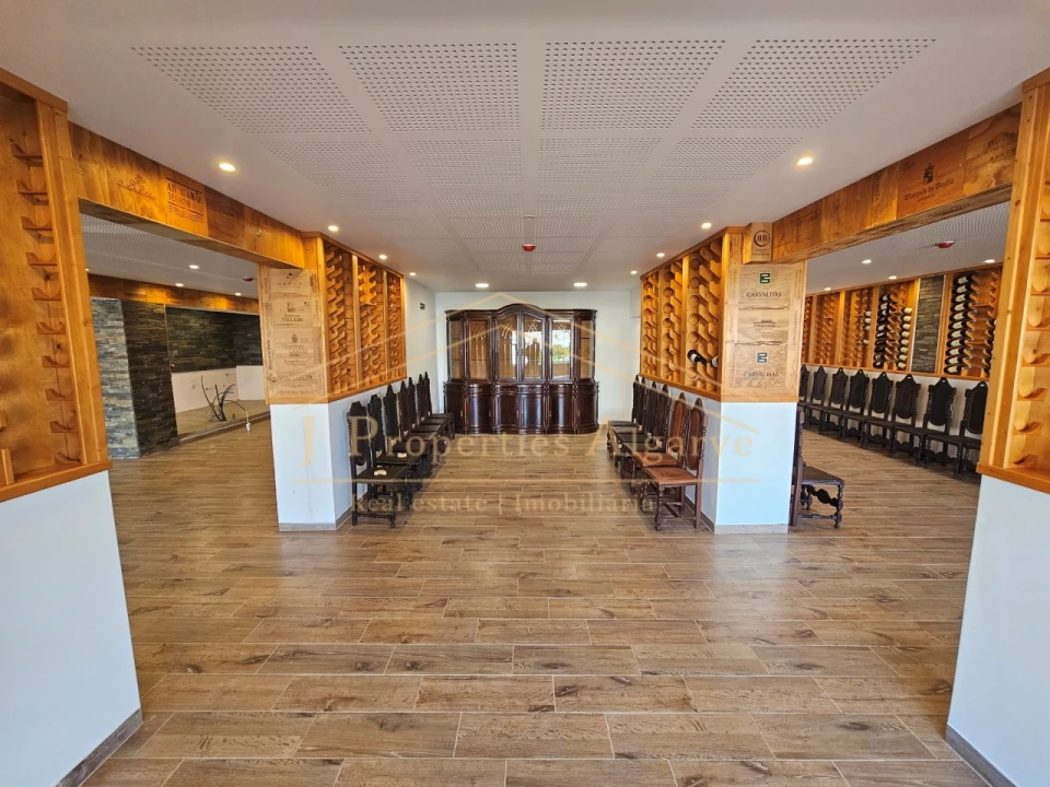 Armazém para Arrendamento em Quarteira Foto 3