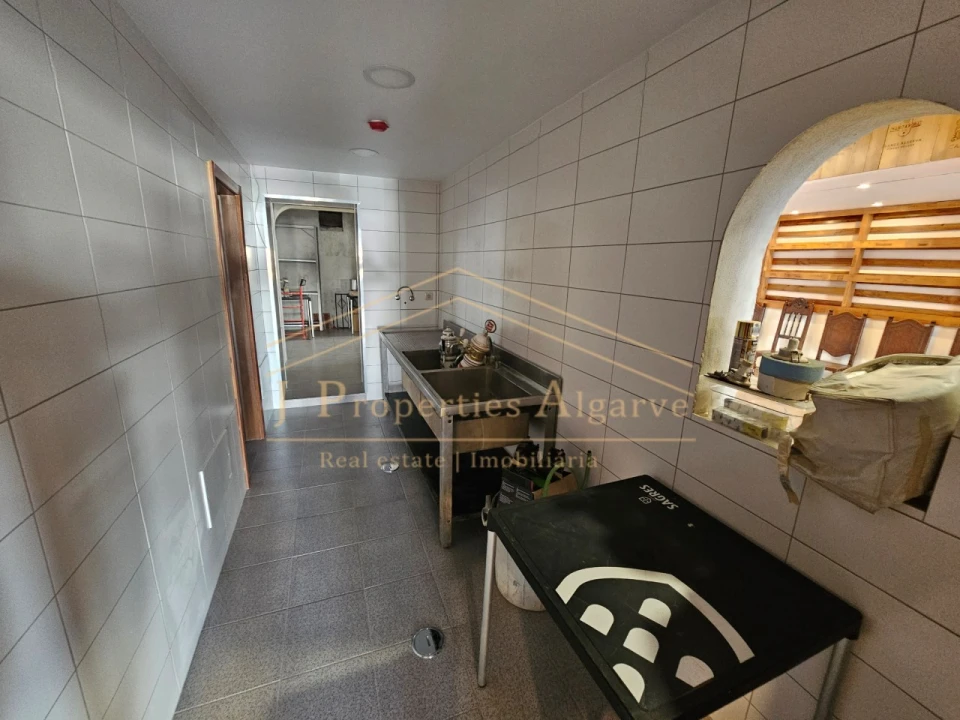 Armazém para Arrendamento em Quarteira Foto 13