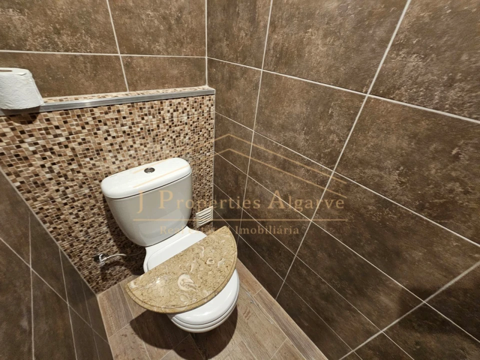 Armazém para Arrendamento em Quarteira Foto 14