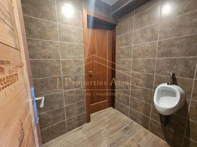 Armazém para Arrendamento em Quarteira Foto 6