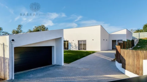 Moradia T3 para Venda em Loule (São Sebastião)